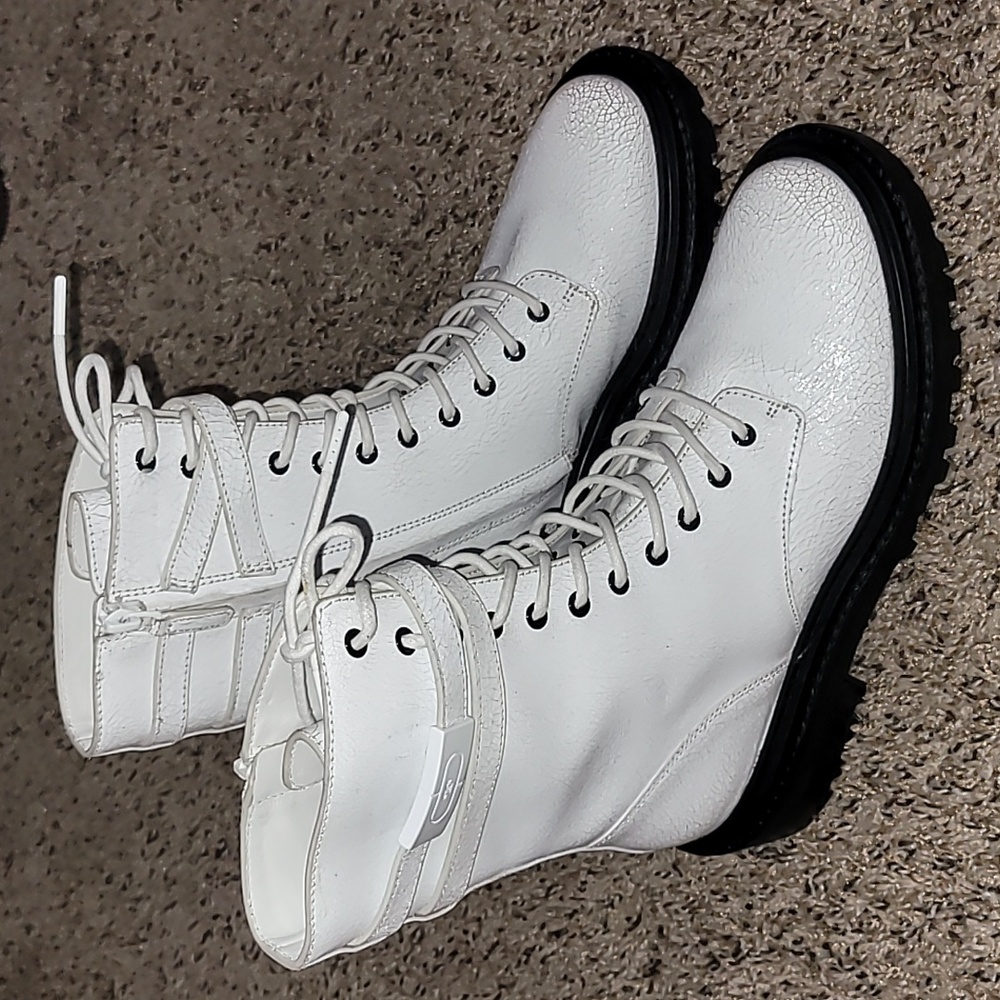 Tory Burch White Belted Hardware Lace-Up Combat Boots. NWT Size 8.5